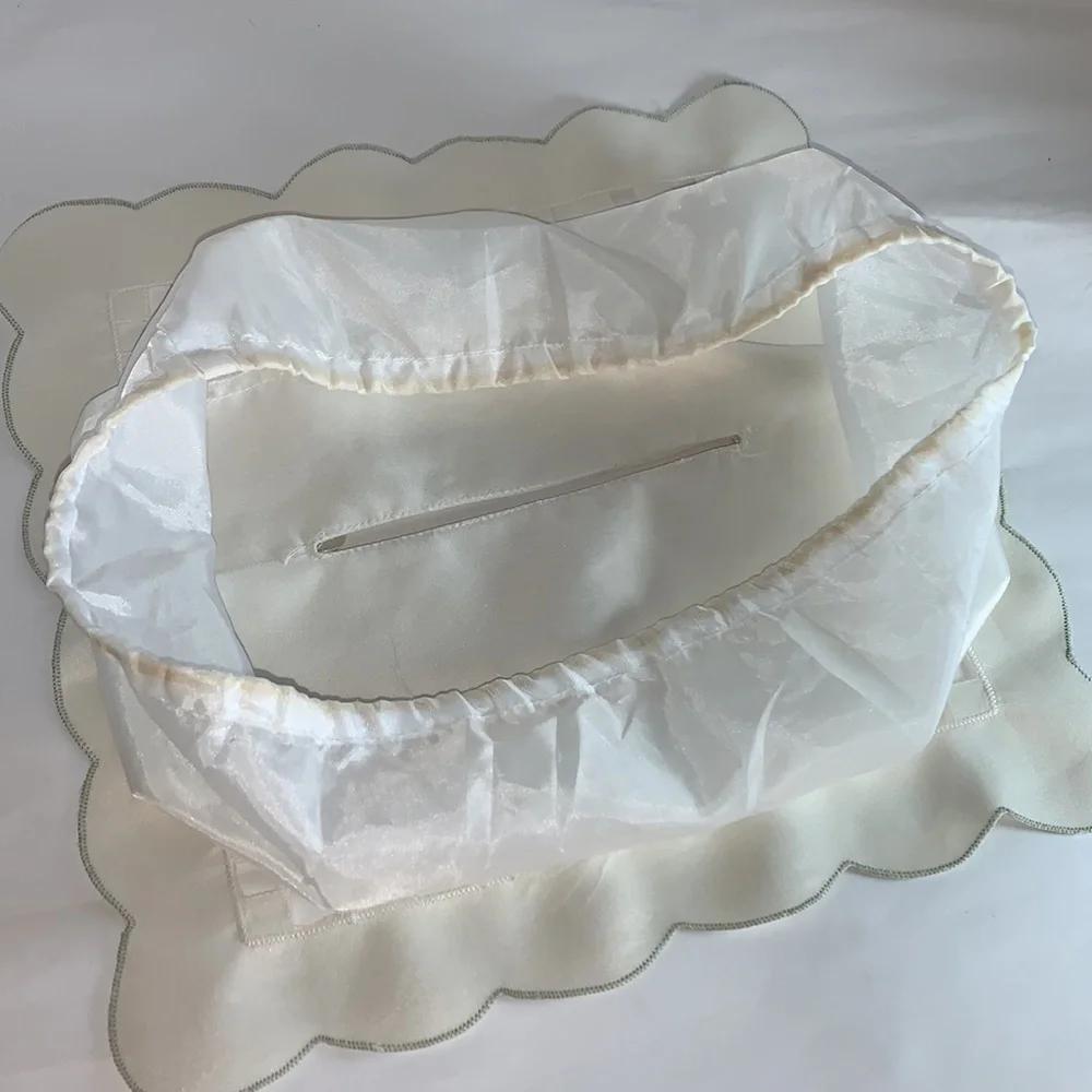 Vintage Cottage Tissue Box Embroidered Cover